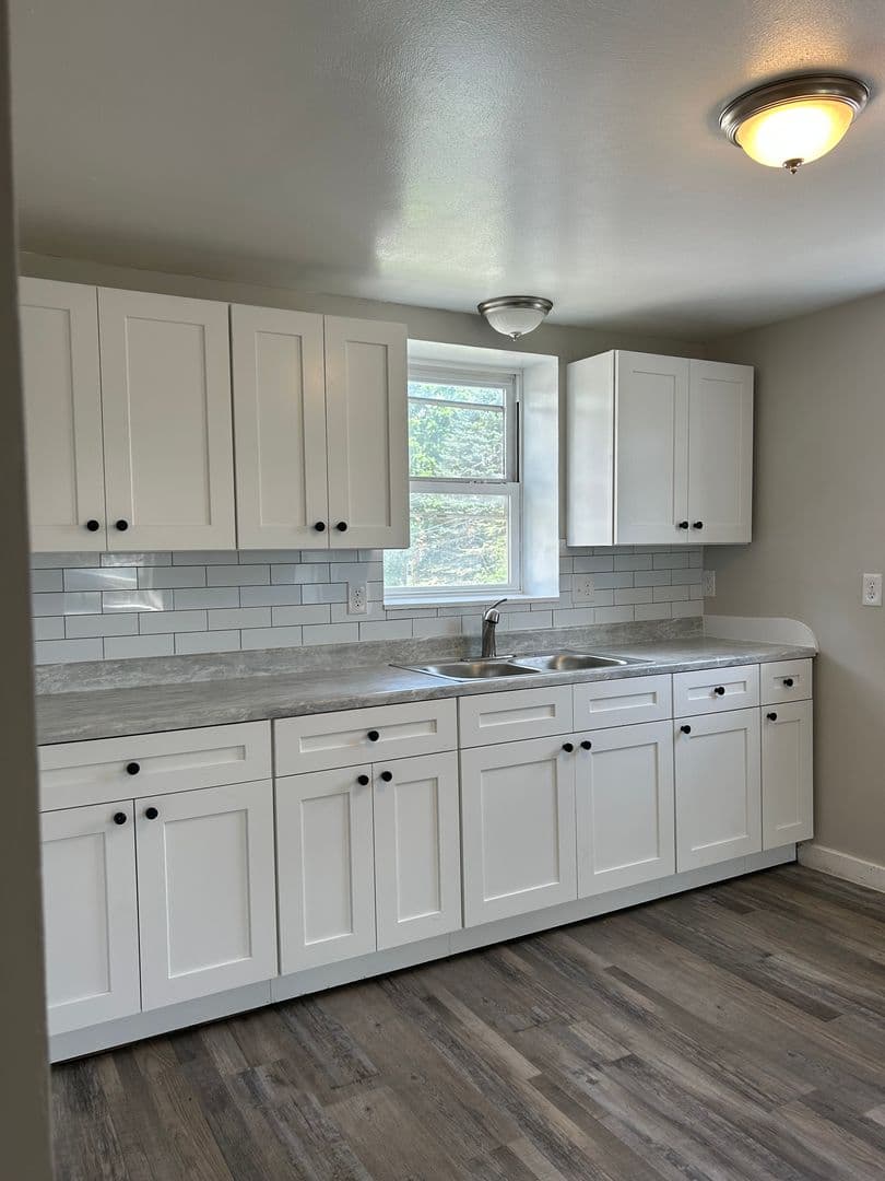 Fulton Apartment: 314 W 5th St S