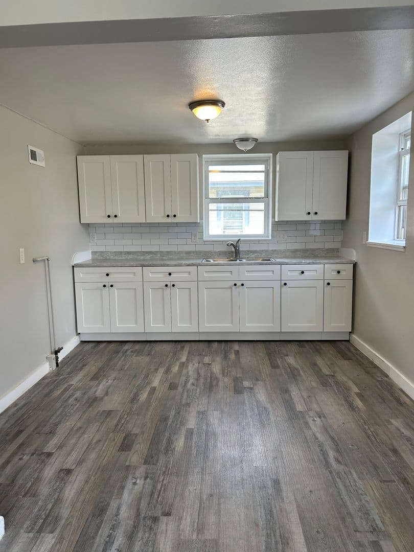 Fulton Apartment: 314 W 5th St S