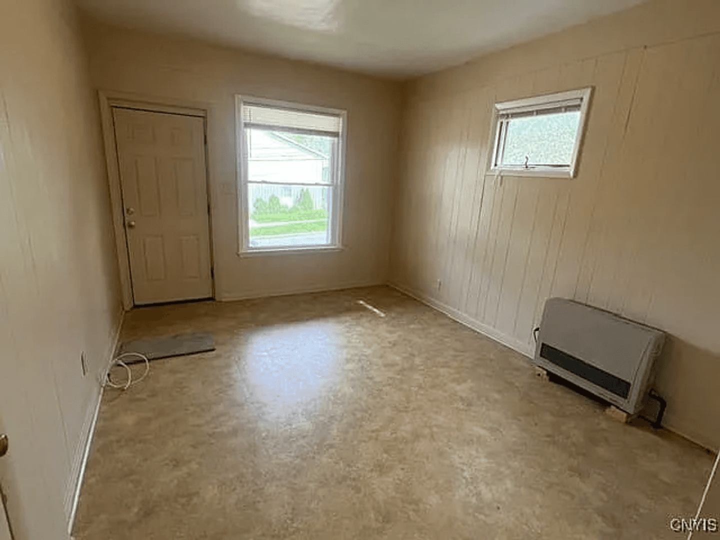 Syracuse Apartment: 321-25 N Midler Ave
