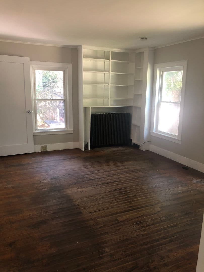 Liverpool House: 209 3rd St.