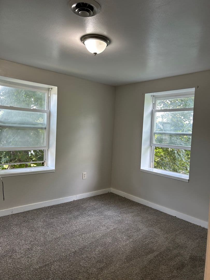 Fulton Apartment: 314 W 5th St S