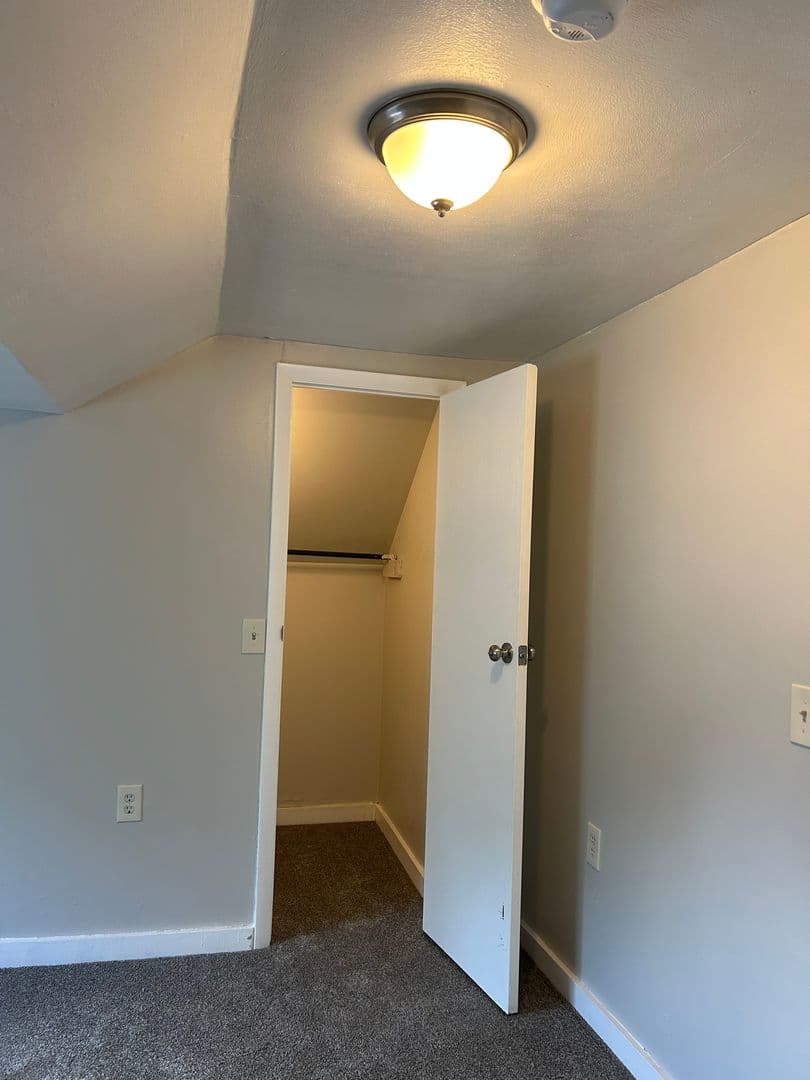 Fulton Apartment: 314 W 5th St S
