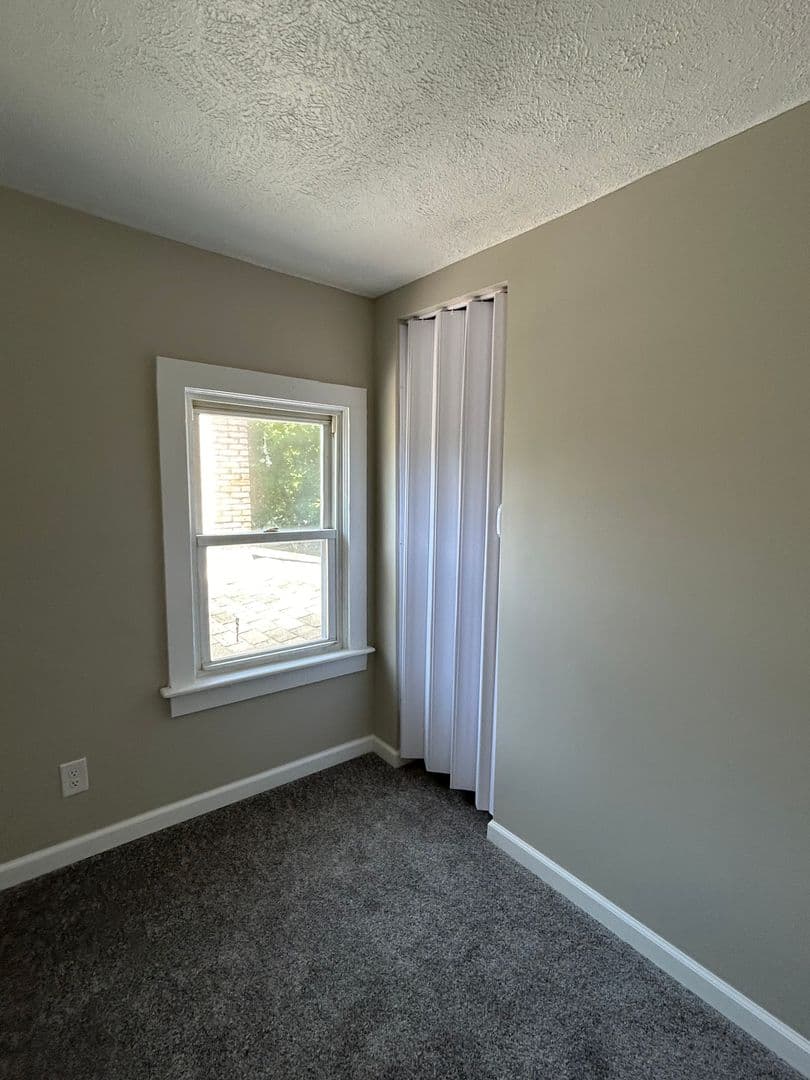 Oswego House: 125 E Utica