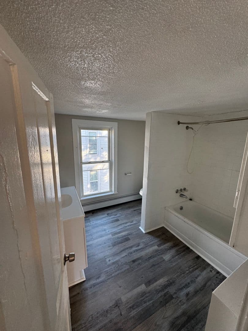 Fulton Apartment: 315 W Broadway