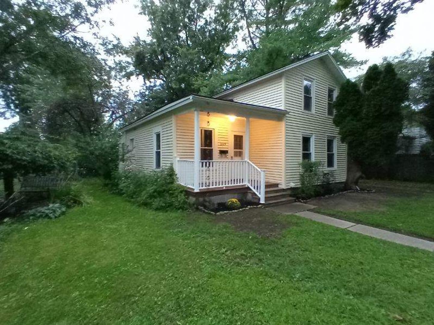 Liverpool House: 209 3rd St.