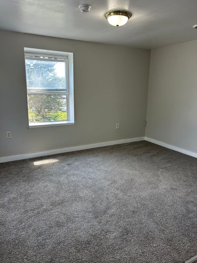 Fulton Apartment: 314 W 5th St S