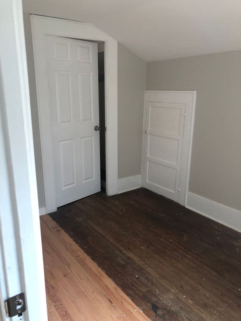 Liverpool House: 209 3rd St.
