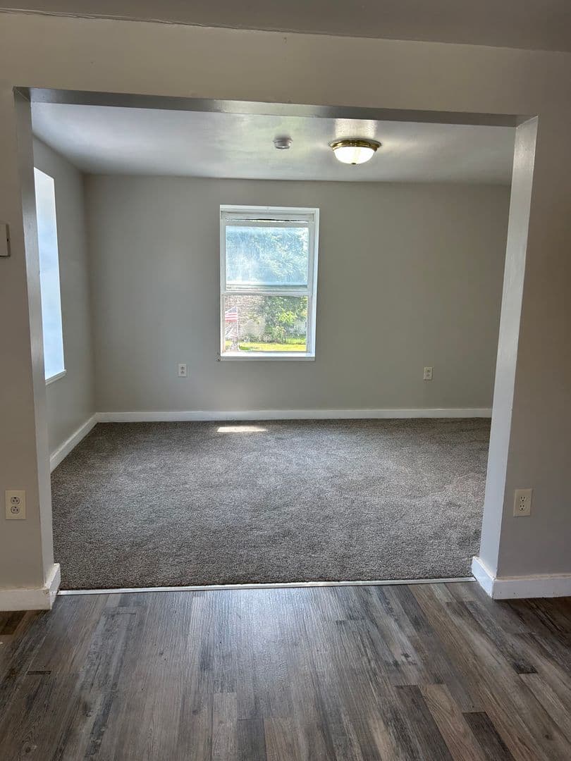 Fulton Apartment: 314 W 5th St S
