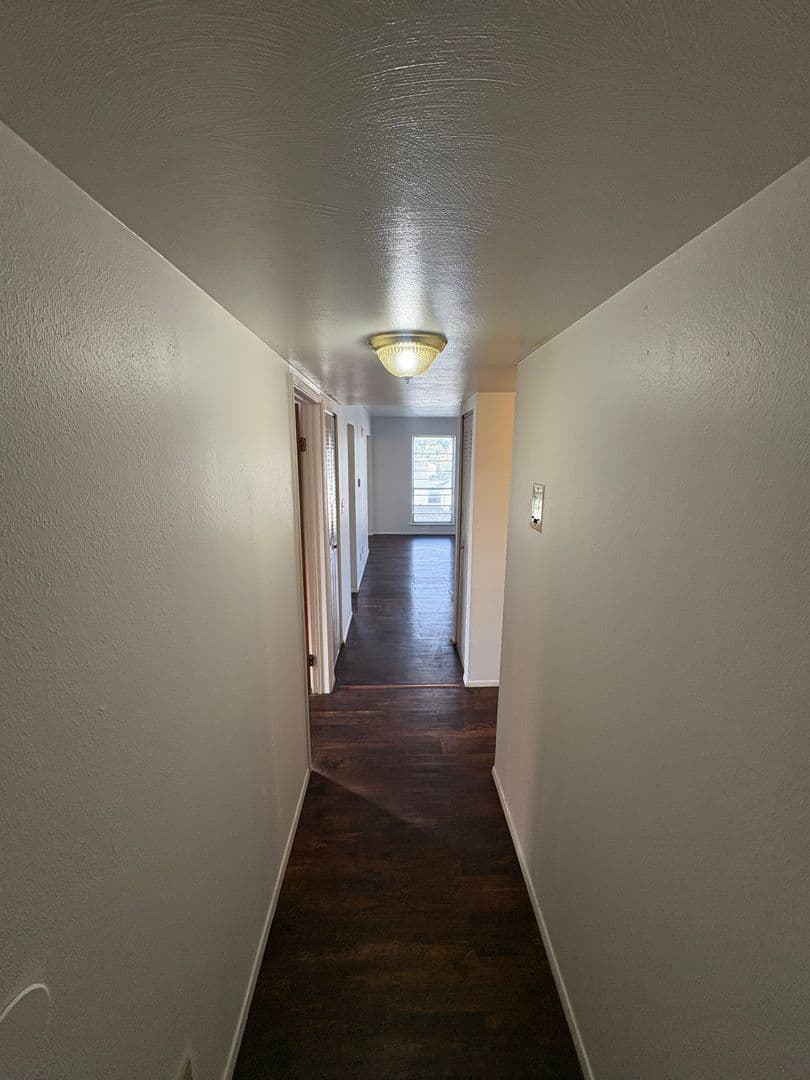 Peoria Apartment: 919 W Crestwood Dr