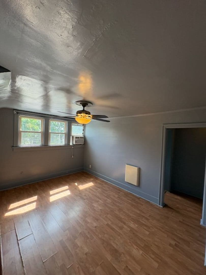 Peoria Apartment: 1833 N Wisconsin