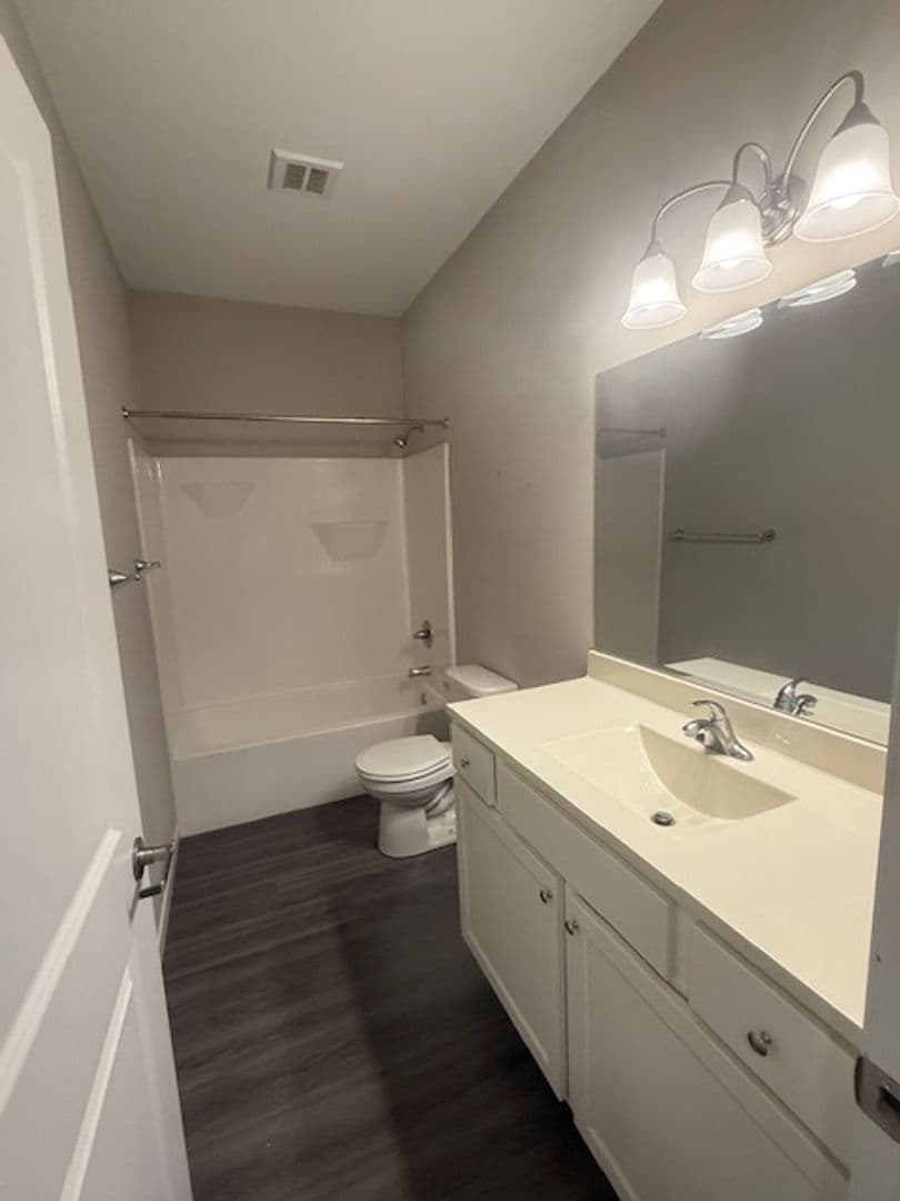 Washington Apartment: 100 Pheasant Run