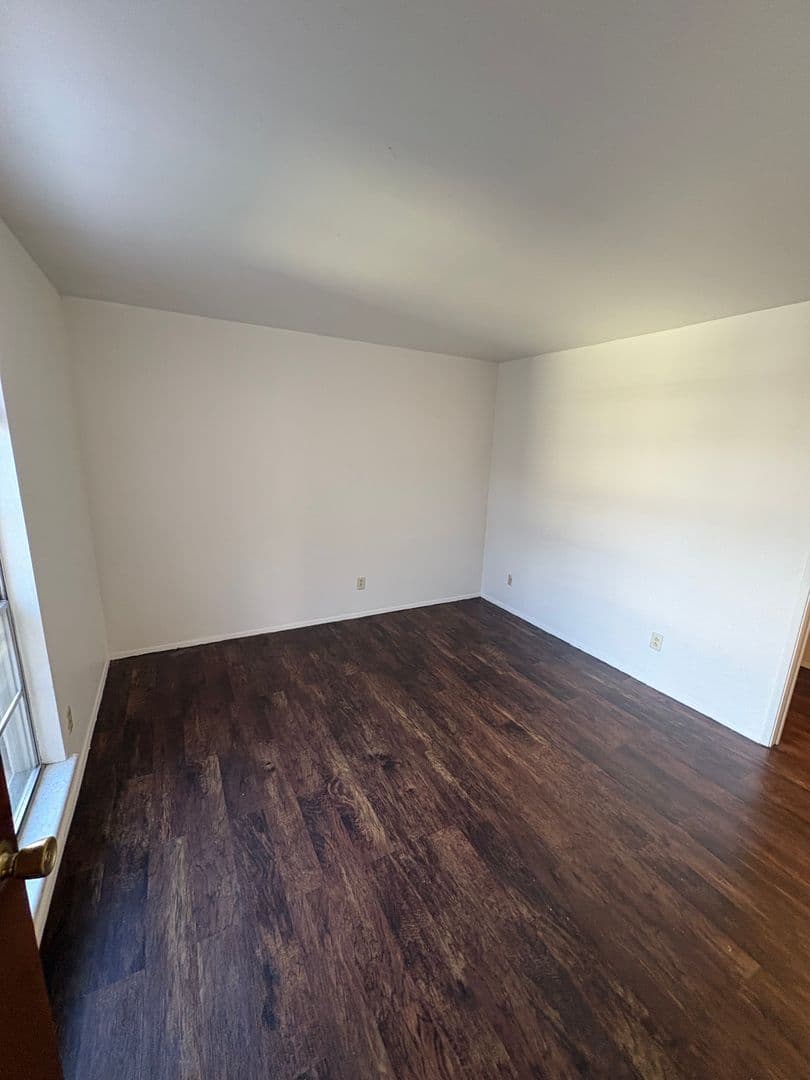 Peoria Apartment: 919 W Crestwood Dr
