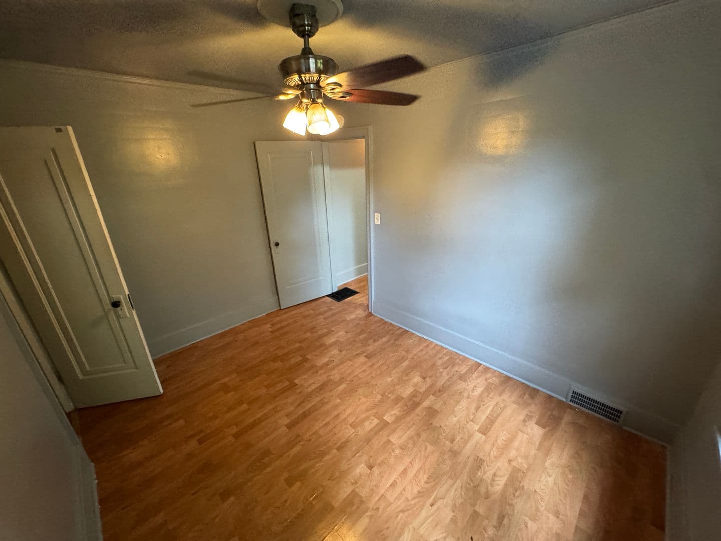 Peoria Apartment: 1833 N Wisconsin