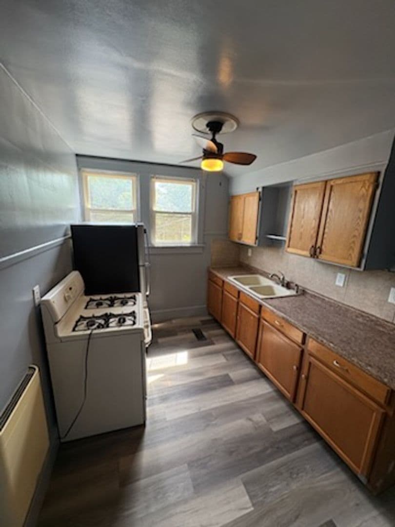 Peoria Apartment: 1833 N Wisconsin