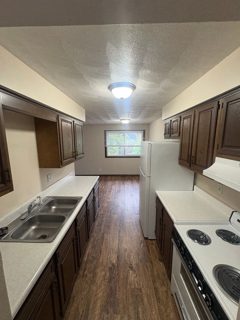 Hanna City Apartment: 301 N Carole Ave