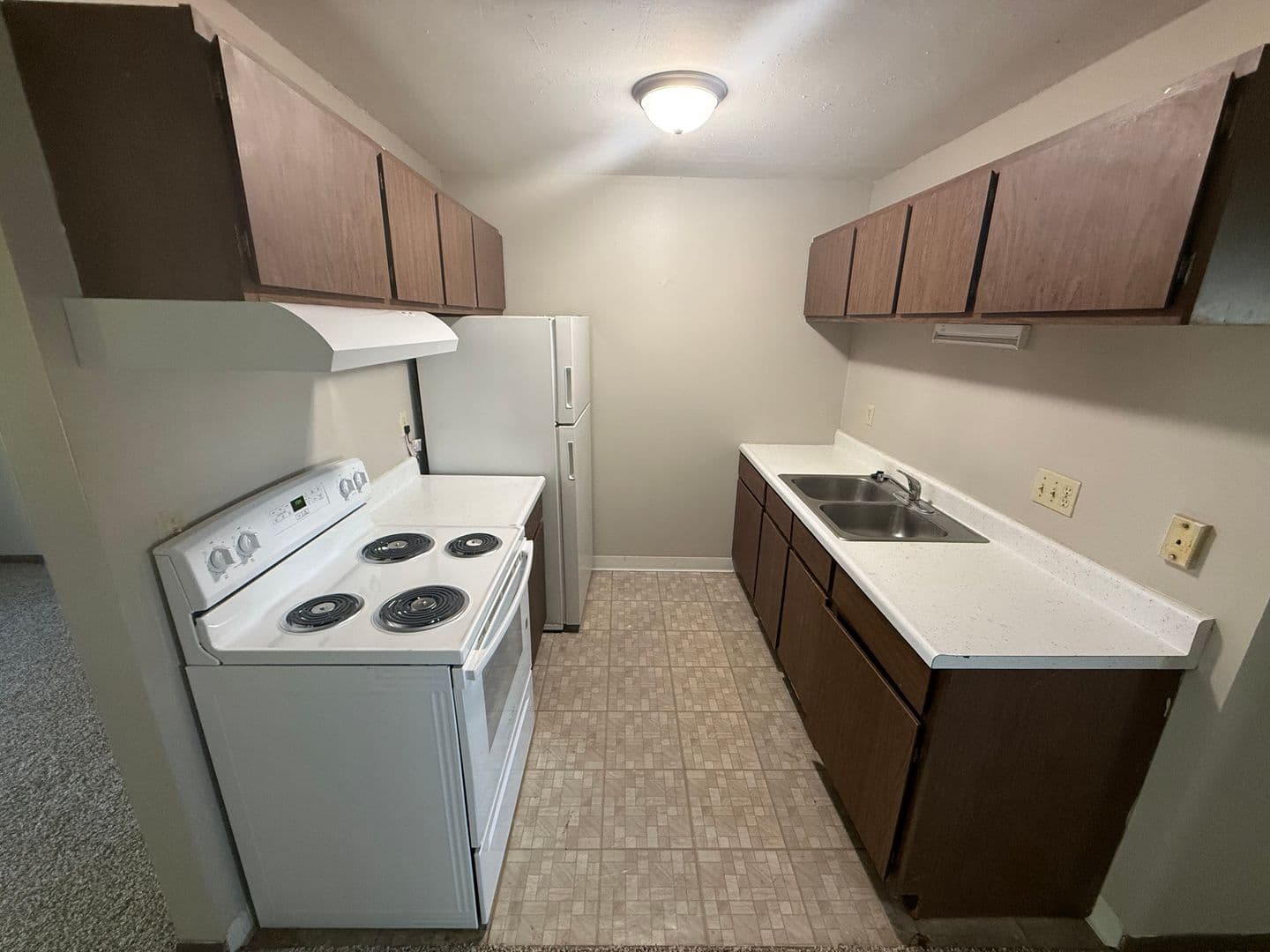Morton Apartment: 110 W Lakeland Rd