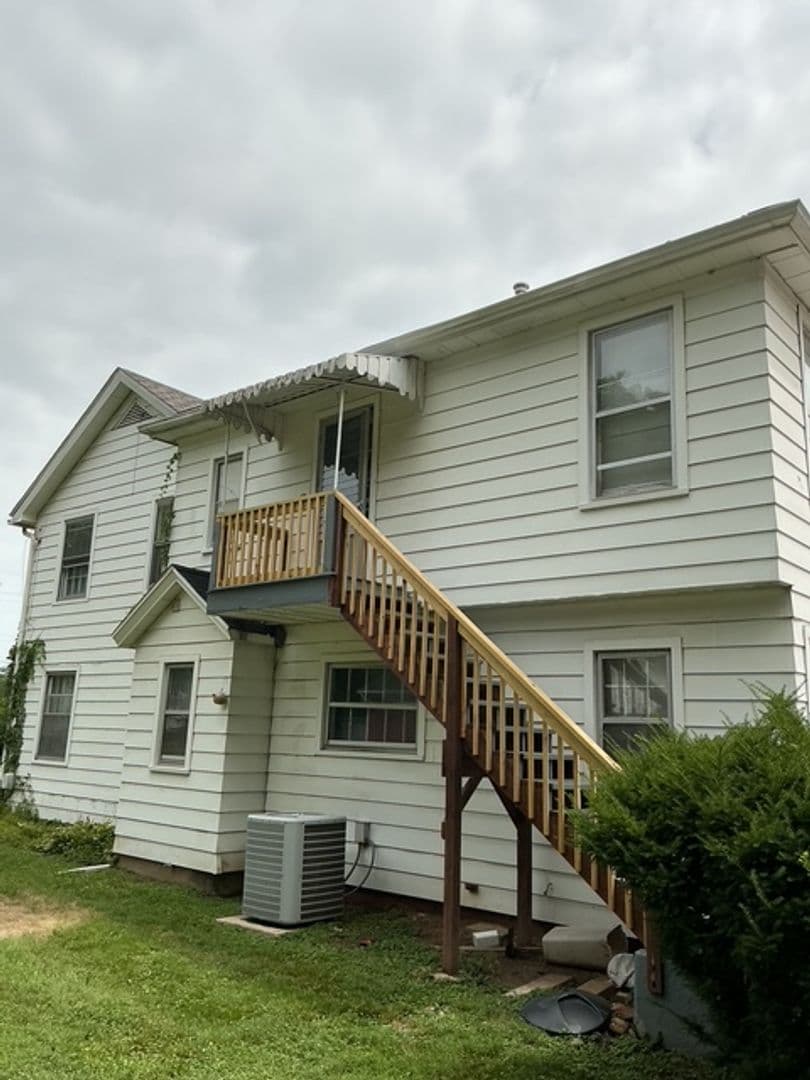 Peoria Heights Apartment: 1512 E Gardner Ln