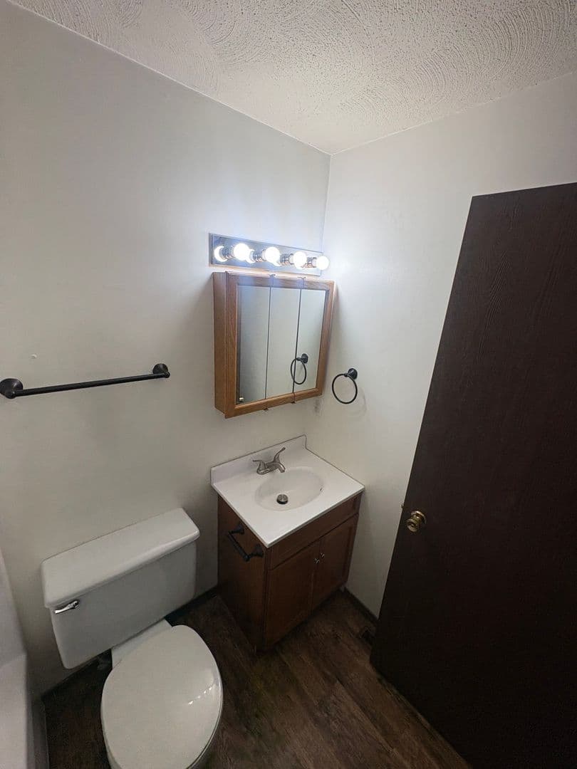 Hanna City Apartment: 301 N Carole Ave