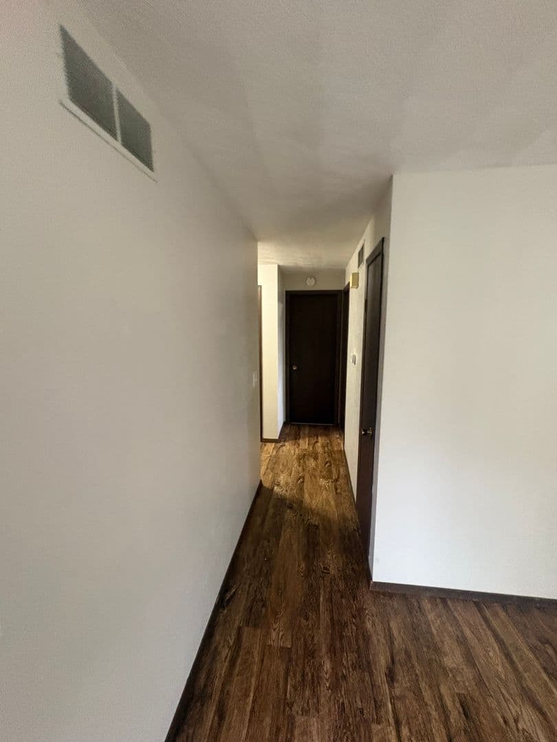 Hanna City Apartment: 301 N Carole Ave