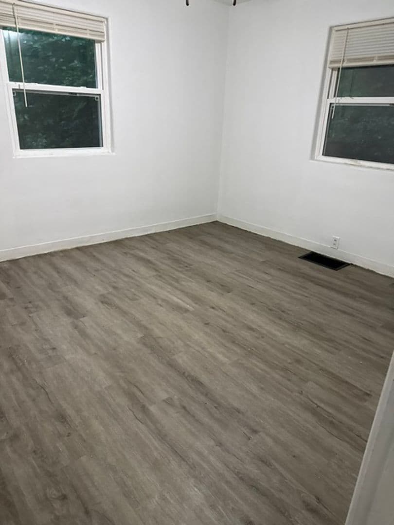 Peoria Heights Apartment: 1512 E Gardner Ln