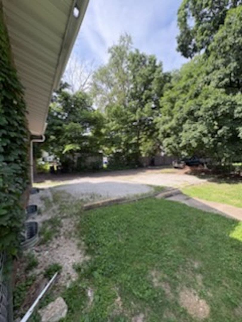 Peoria Apartment: 1833 N Wisconsin