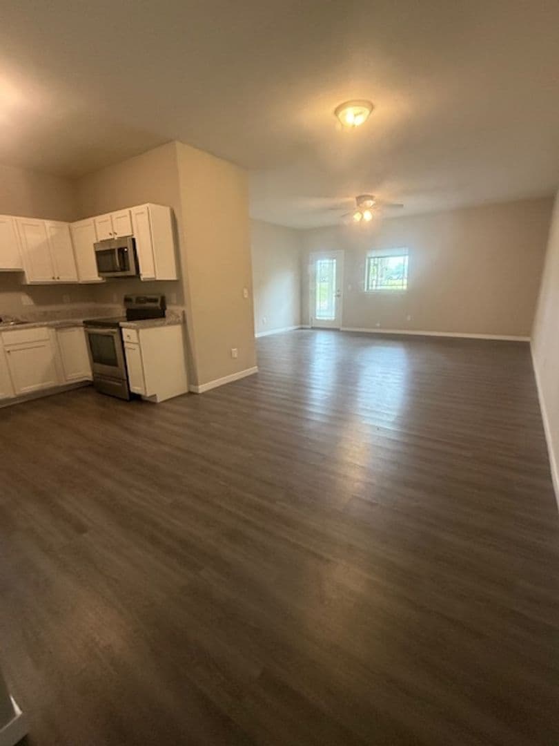 Washington Apartment: 100 Pheasant Run