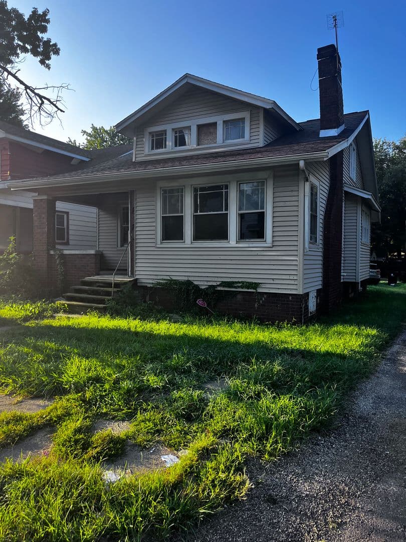 Peoria House: 818 E McClure Ave