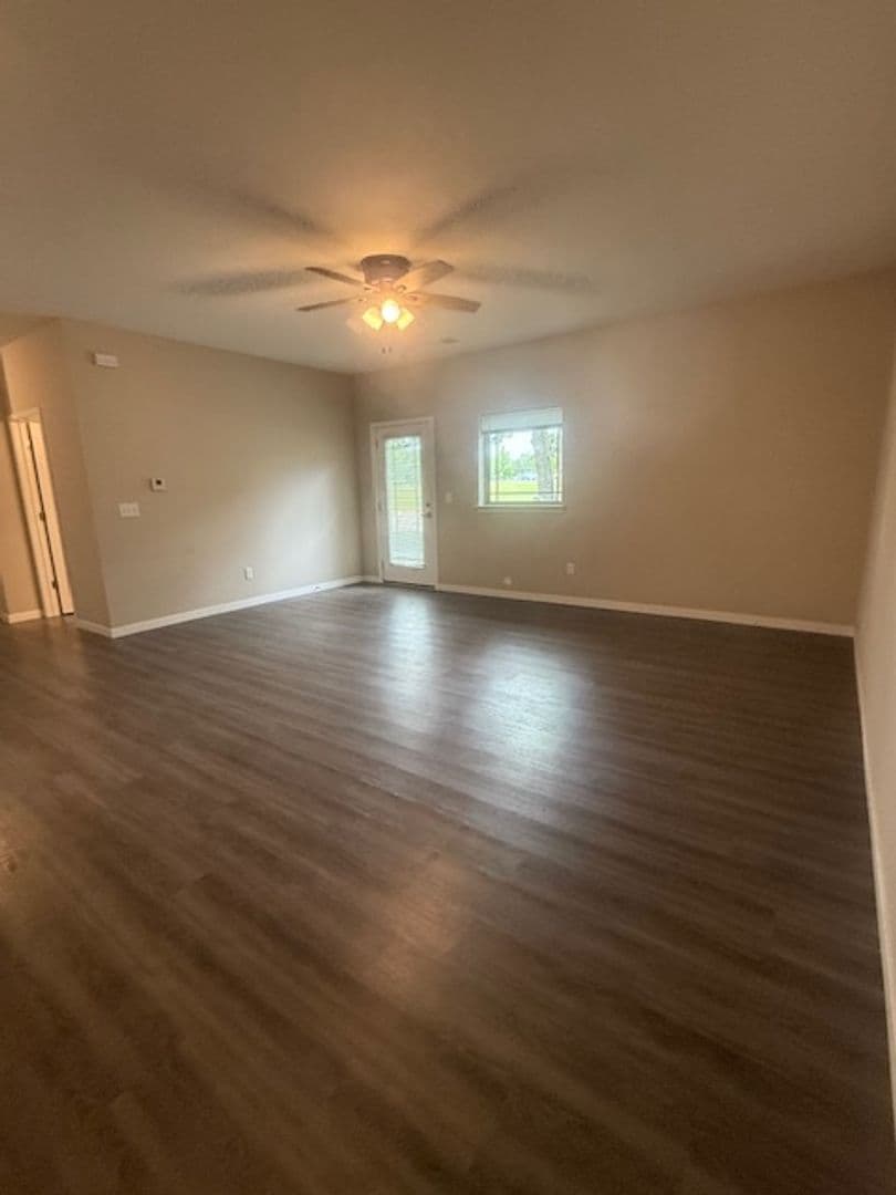 Washington Apartment: 100 Pheasant Run