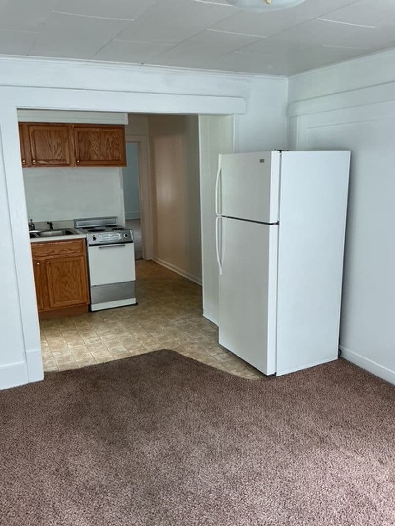 Peoria Heights Apartment: 1512 E Gardner Ln