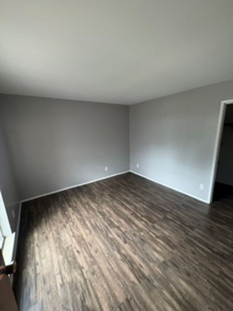 Peoria Apartment: 919 W Crestwood Dr