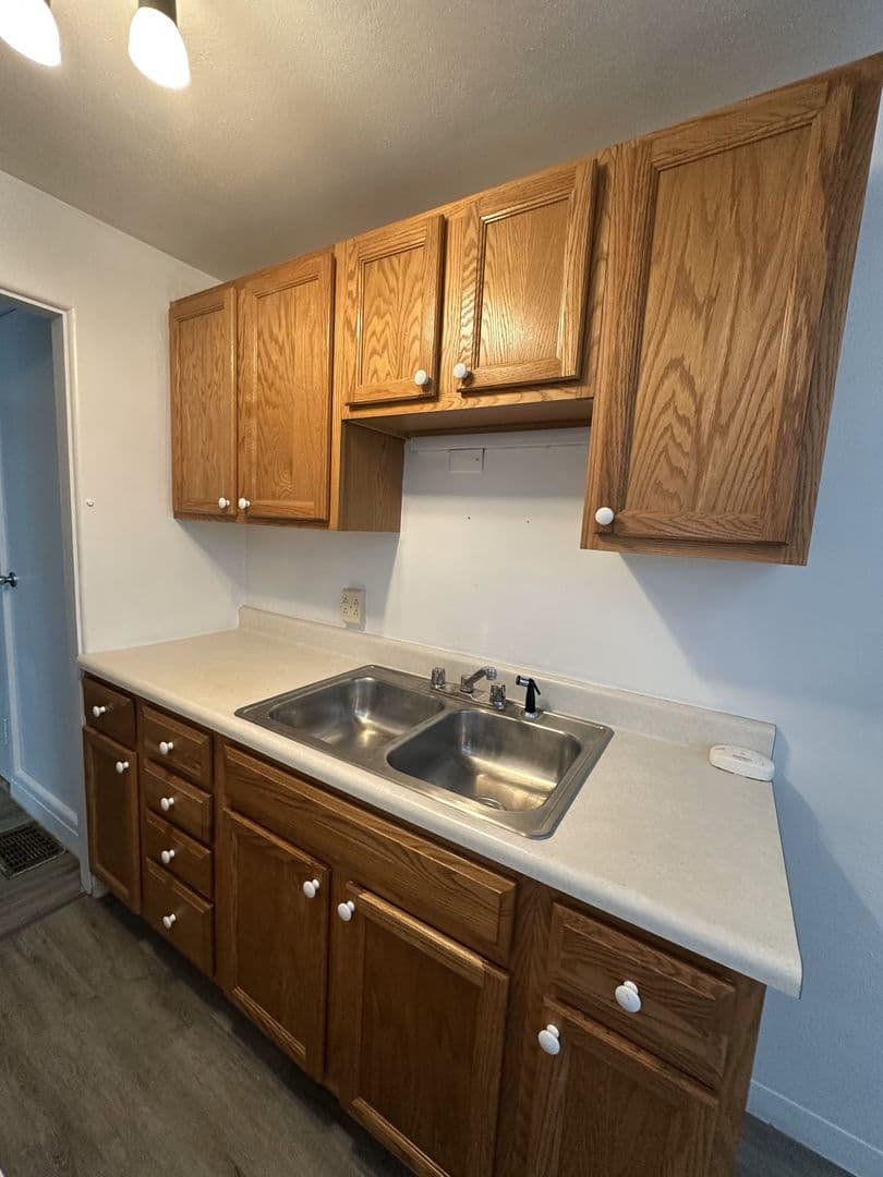 Peoria Heights Apartment: 1512 E Gardner Ln