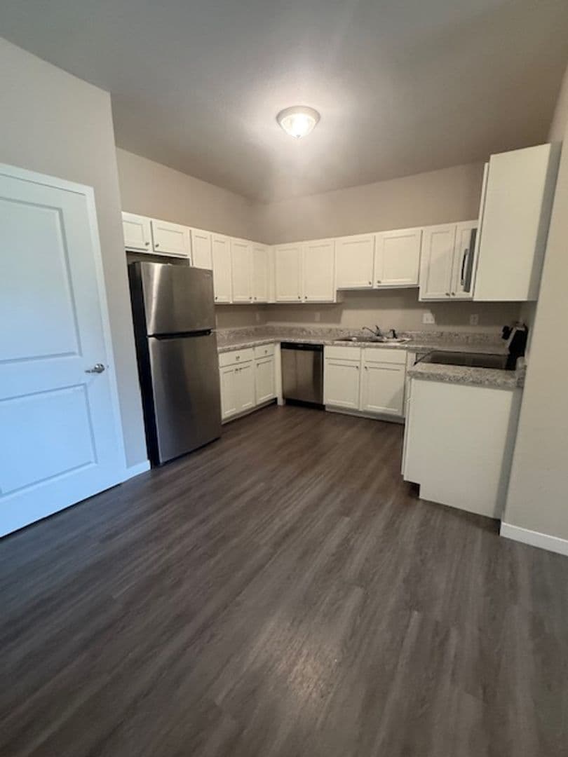 Washington Apartment: 100 Pheasant Run