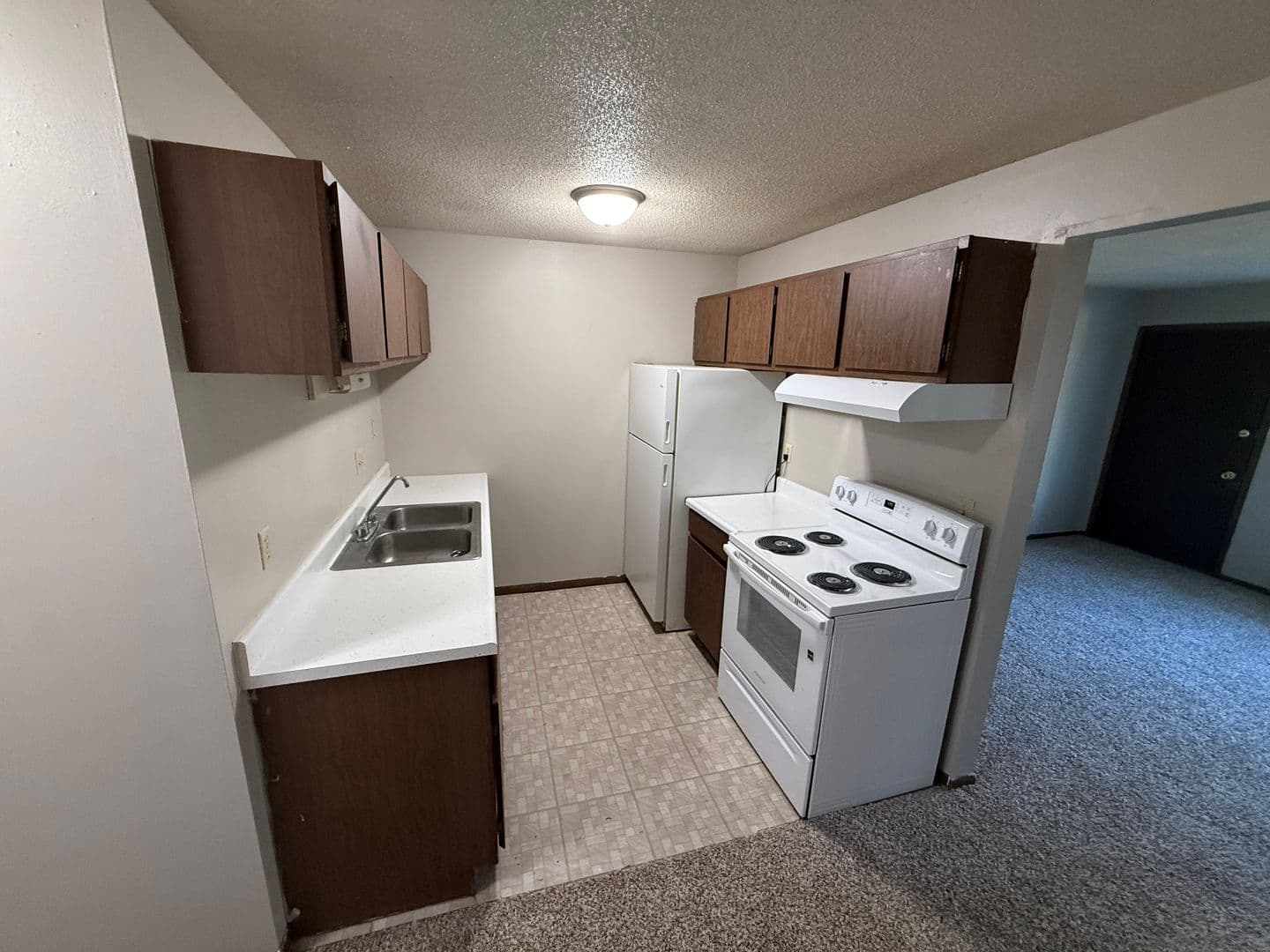 Morton Apartment: 110 W Lakeland Rd