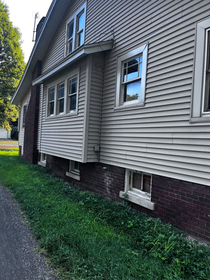 Peoria House: 818 E McClure Ave