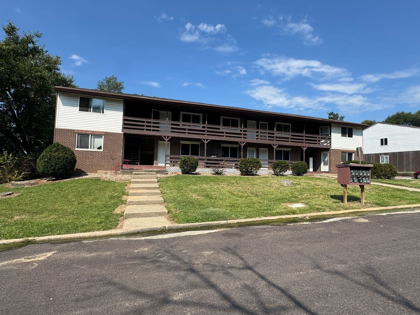 Pekin Apartment: 213 Sunnyridge Ct - LEASE ONLY