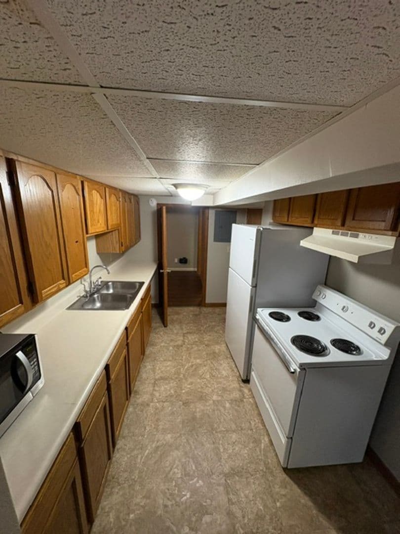 Peoria Apartment: 4817 N Knoxville Ave
