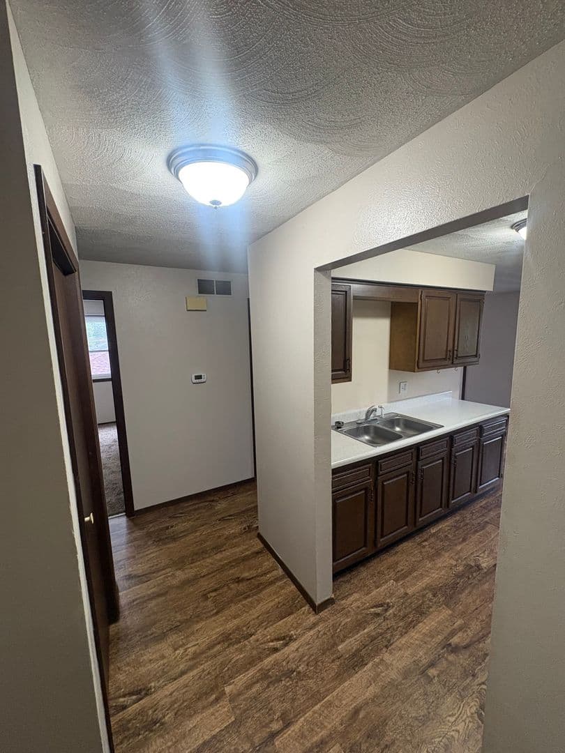 Hanna City Apartment: 301 N Carole Ave
