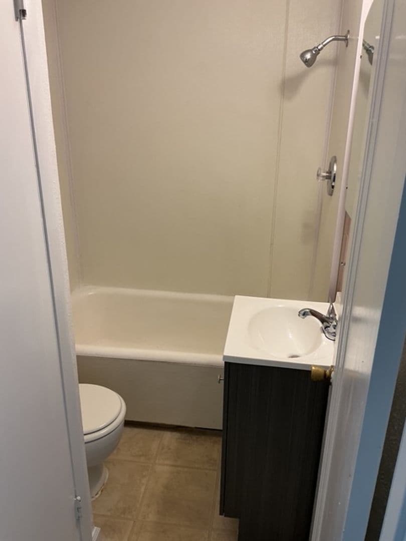 Peoria Heights Apartment: 1512 E Gardner Ln