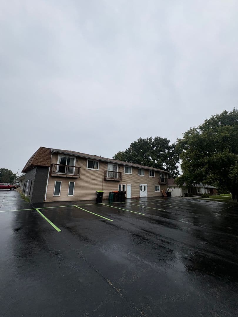 Hanna City Apartment: 301 N Carole Ave