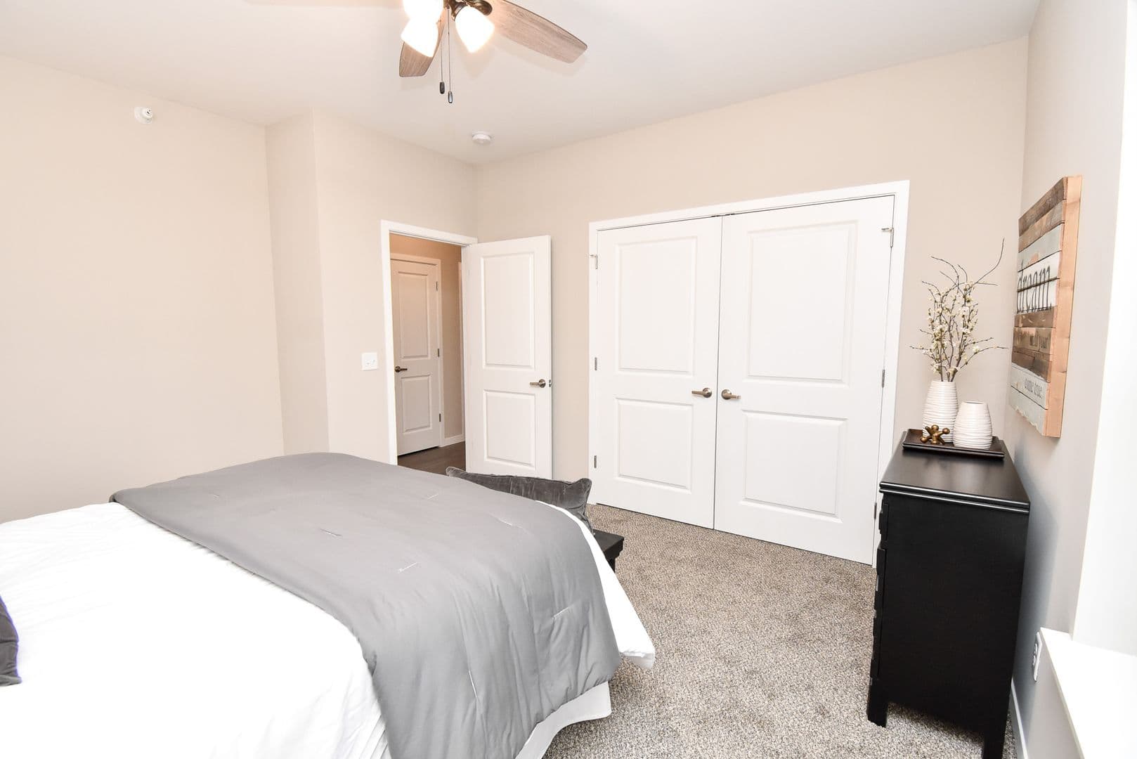 Washington Apartment: 100 Pheasant Run