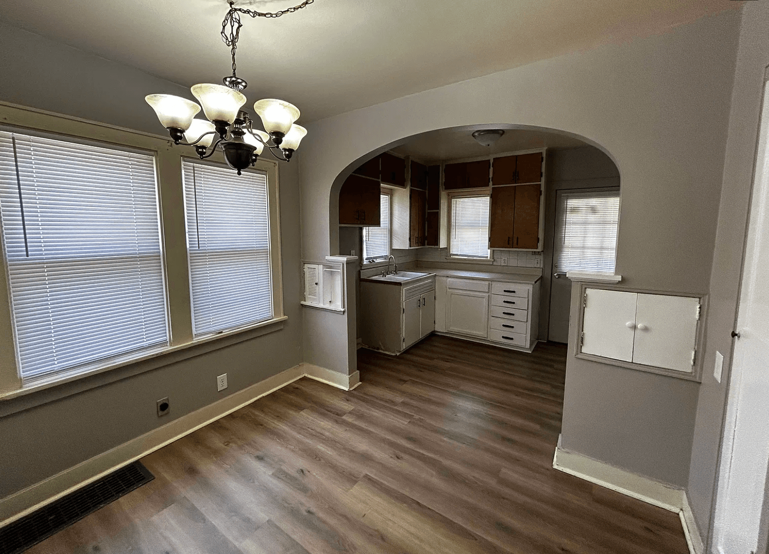 Peoria House: 607 E Forrest Hill Ave