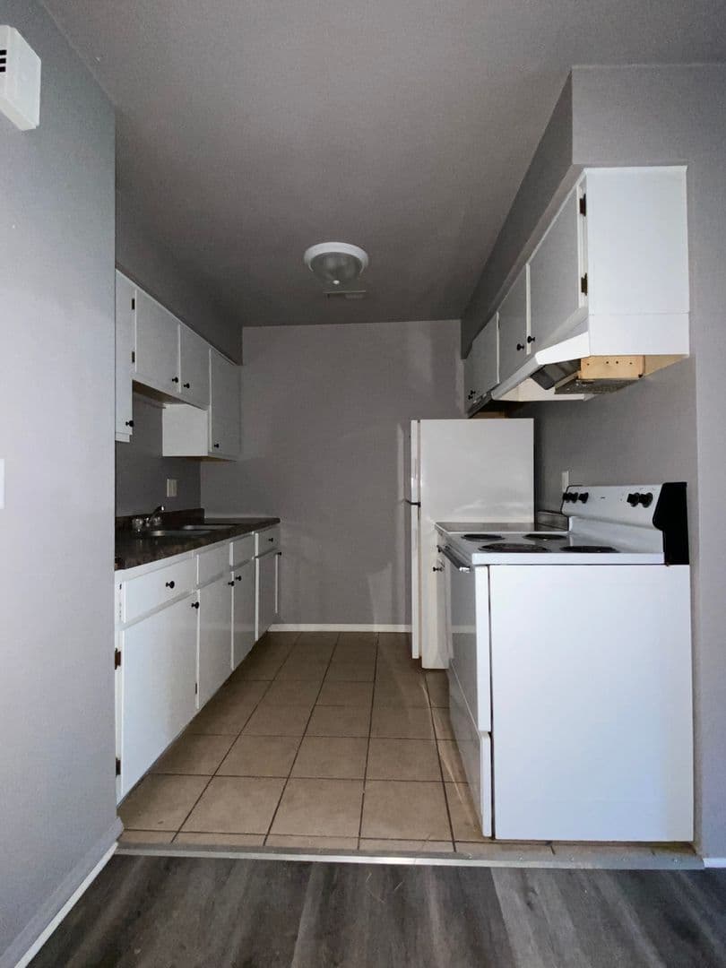 Pekin Apartment: 213 Sunnyridge Ct - LEASE ONLY