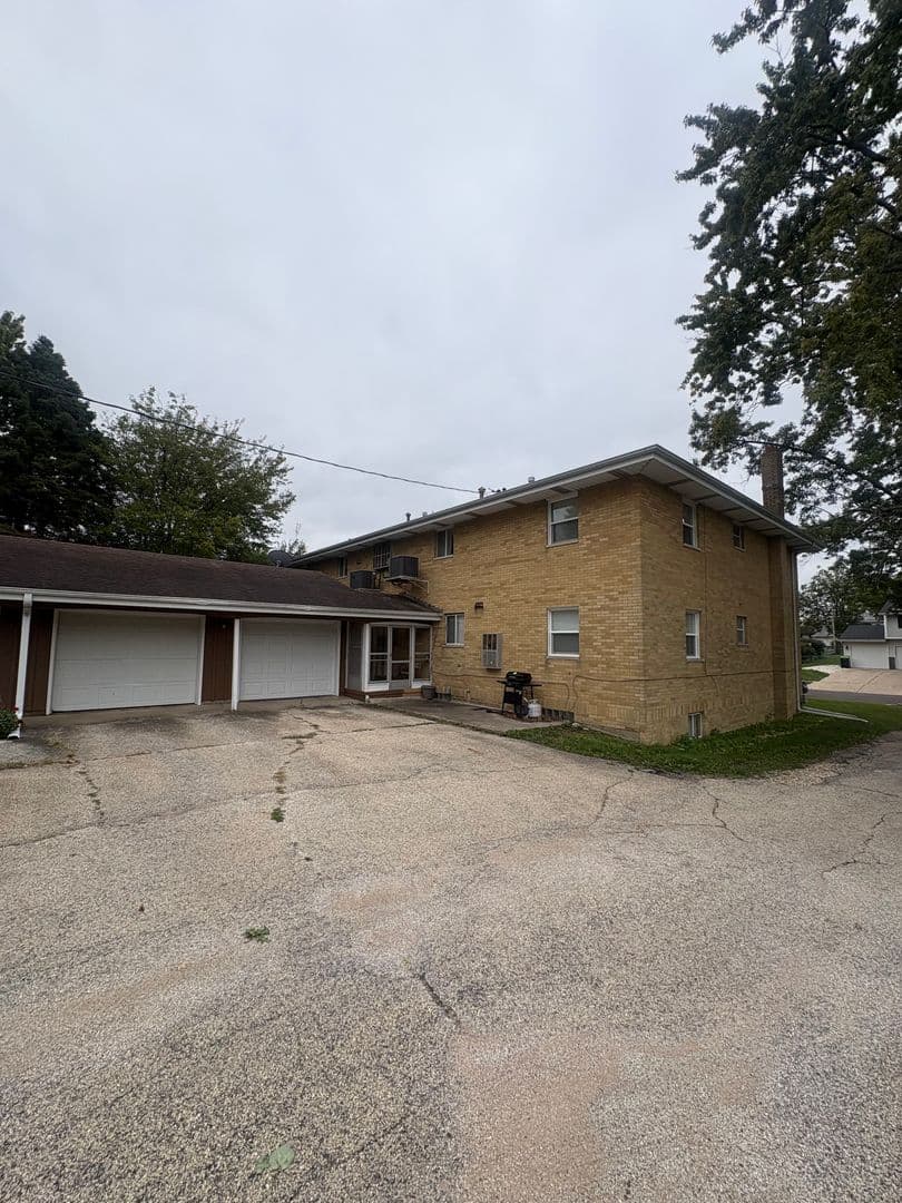 Washington Apartment: 603 Devonshire Rd