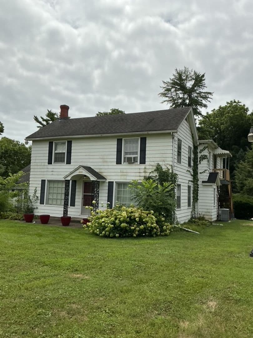 Peoria Heights Apartment: 1512 E Gardner Ln