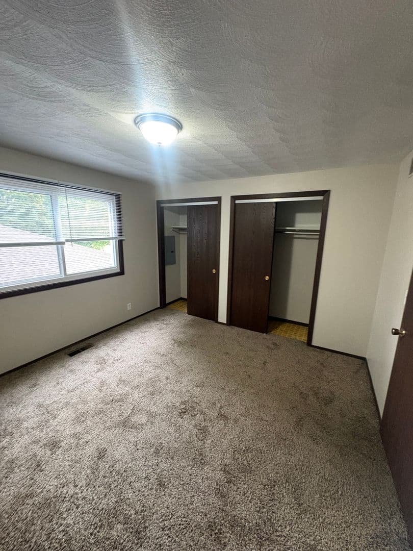 Hanna City Apartment: 301 N Carole Ave