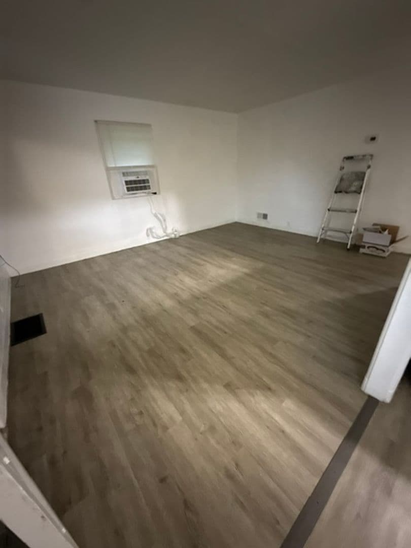 Peoria Heights Apartment: 1512 E Gardner Ln