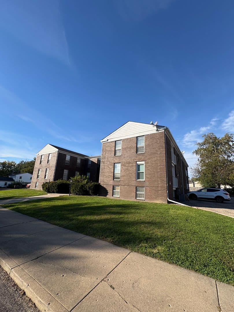 Peoria Apartment: 919 W Crestwood Dr