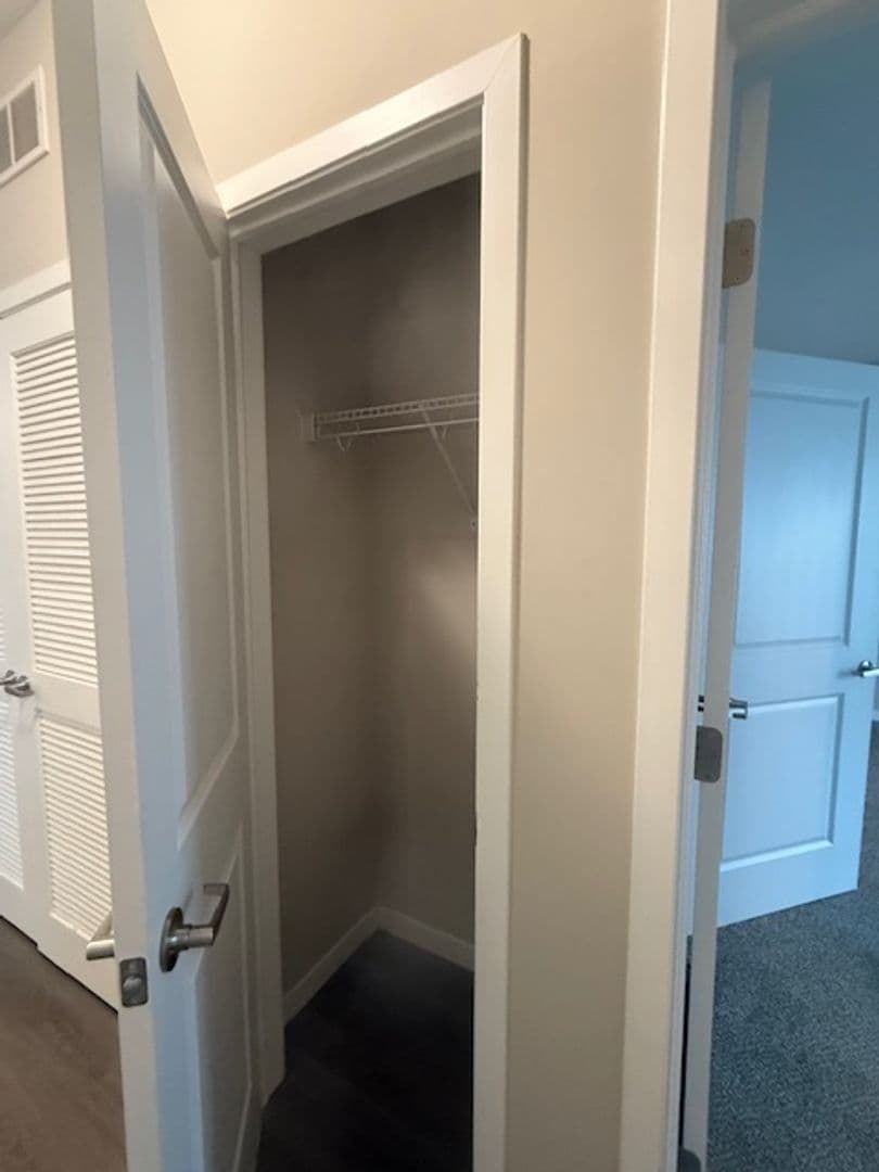 Washington Apartment: 100 Pheasant Run