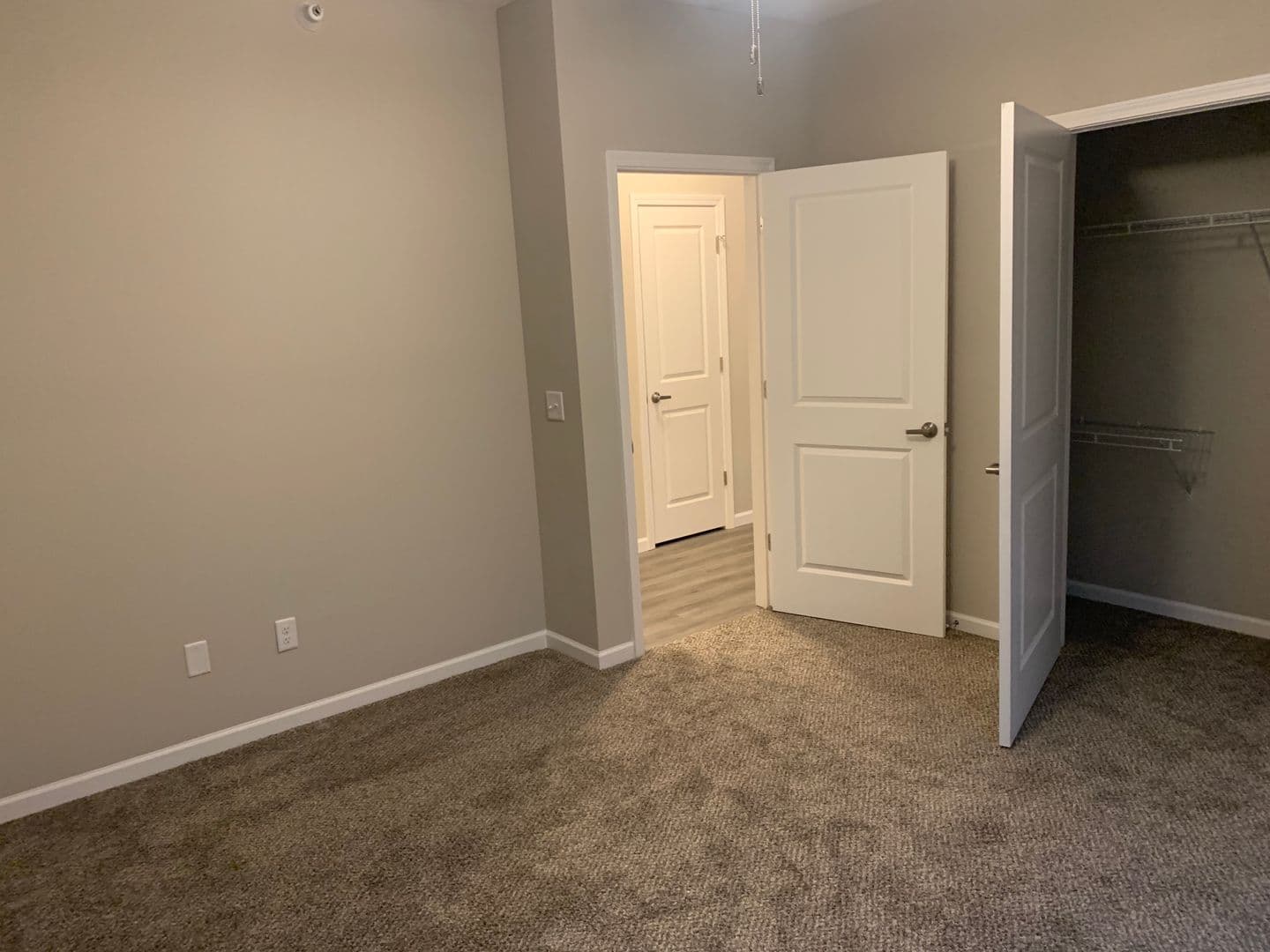 Washington Apartment: 100 Pheasant Run