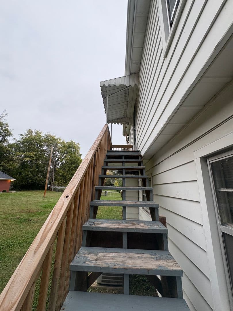 Peoria Heights Apartment: 1512 E Gardner Ln
